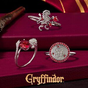 Rare Harry Potter Hogwarts Pride Gryffindor ring, Complete Set!